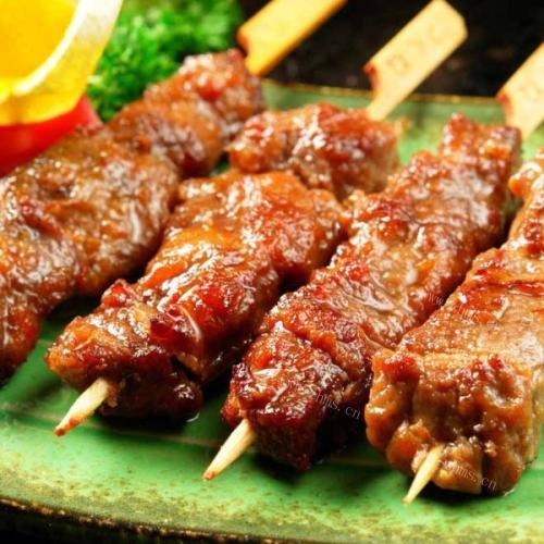 可口的羊肉串的烤法