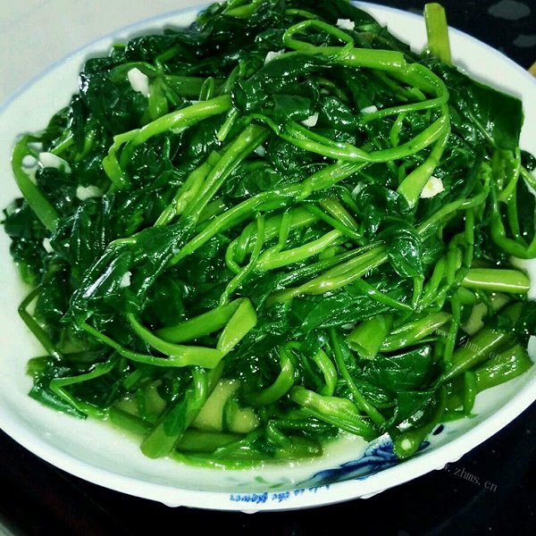 鲜美的蒜蓉空心菜