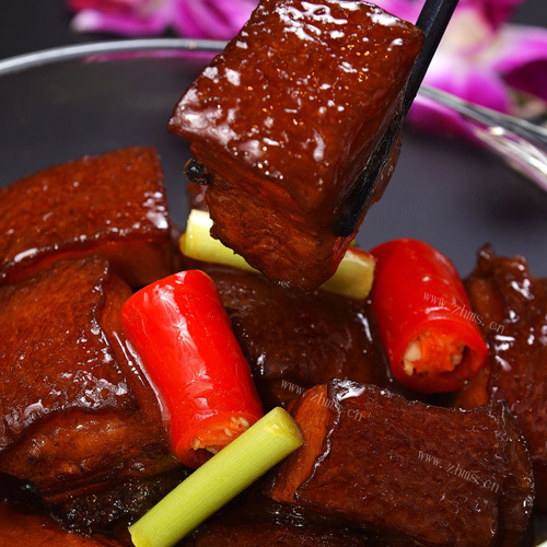 美味诱人的土豆红烧肉