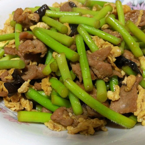 下饭佳品蒜苔炒肉的做法
