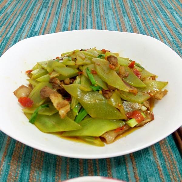 芳香四溢的莴笋炒肉