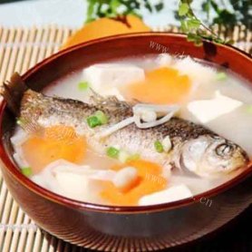 鲜美的的炖鱼汤