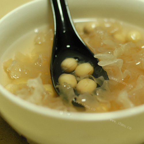 家常莲子银耳汤