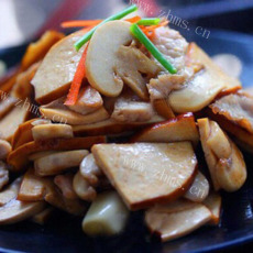 食欲满满的蘑菇炒肉片