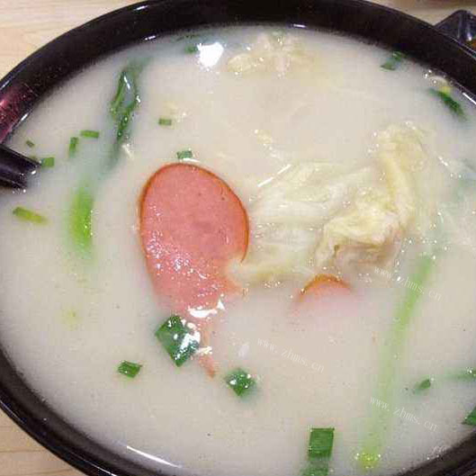 香喷喷的鱼汤面 