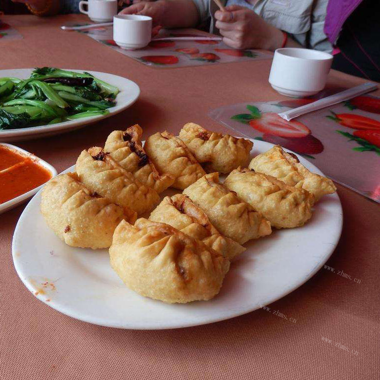 酥香油炸包子
