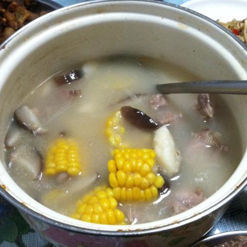 好棒的香菇玉米排骨汤