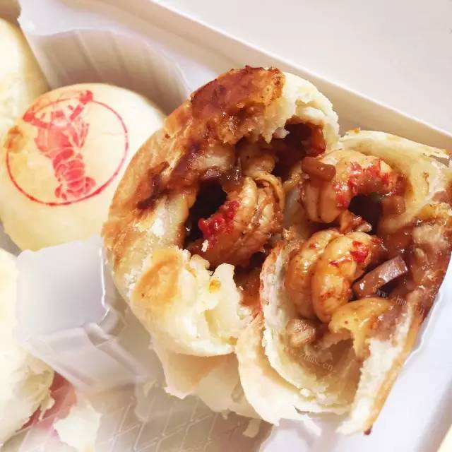 美味小龙虾月饼