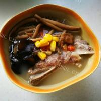 简单健康的茶树菇排骨汤