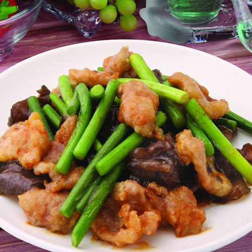 自己做的蒜苗炒肉