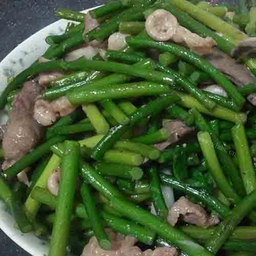 快手蒜苗炒肉的做法 