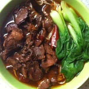 美味的家常红烧牛肉 