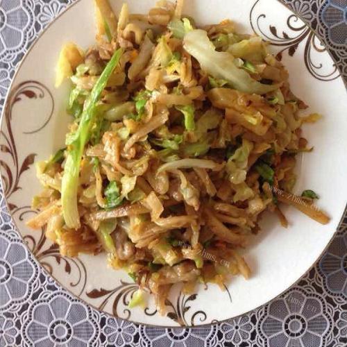 诱人的洋白菜炒饼 