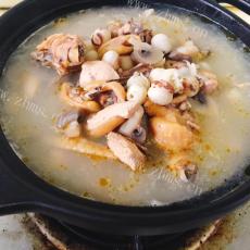 超鲜美的砂锅炖鸡汤