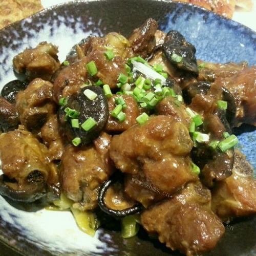 热腾腾的香菇蒸排骨