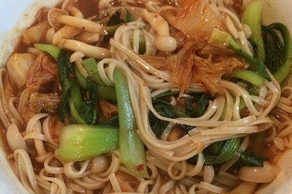 家常辣白菜白玉菇面