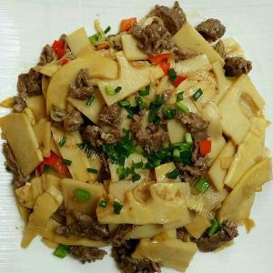 美味的黑笋小牛肉