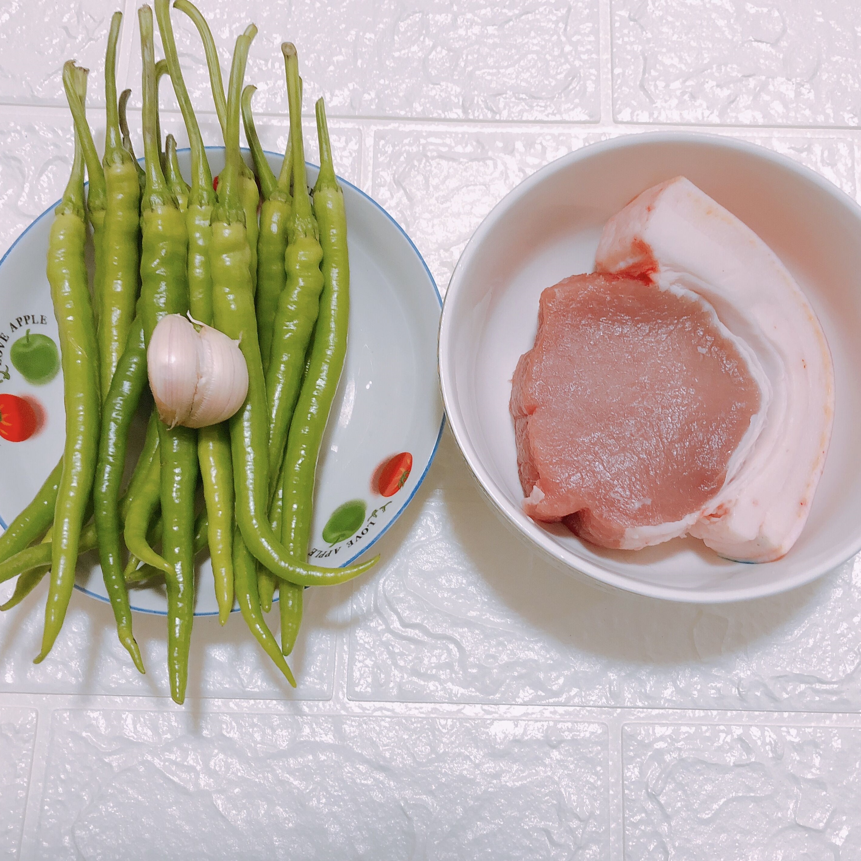 辣椒炒肉做法图解1)