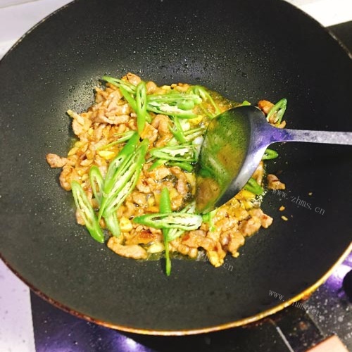 儿菜炒肉做法图解8)