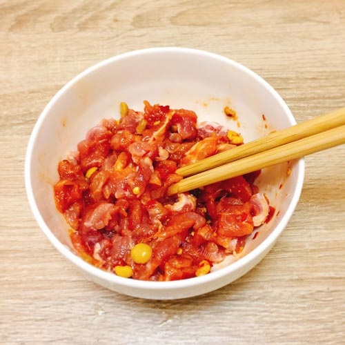 儿菜炒肉做法图解4)