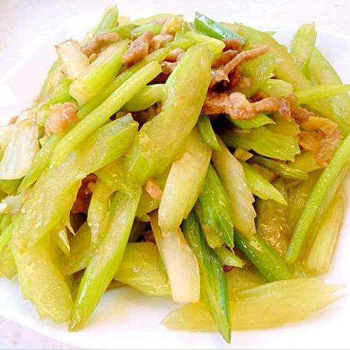 口感丰厚的西芹炒肉