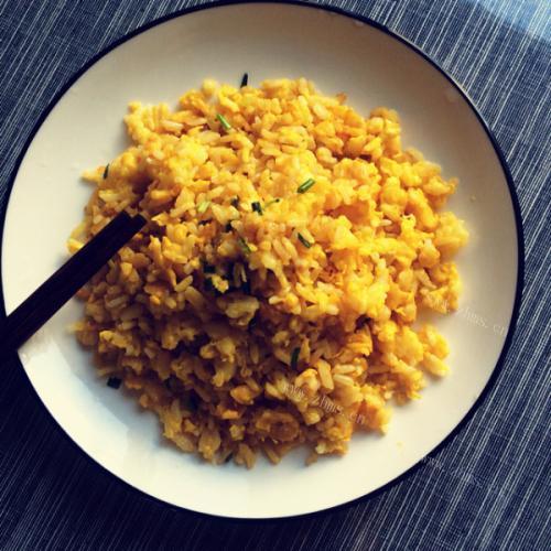 自己做的黄金蛋炒饭