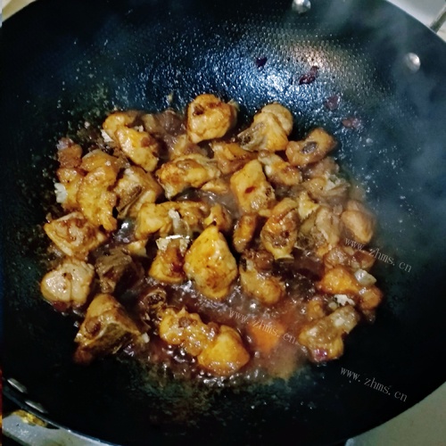 土豆烧排骨做法图解7)
