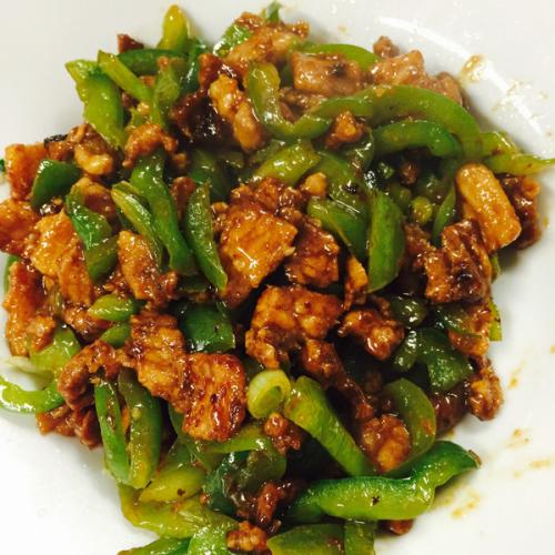 美味多汁的青椒炒肉
