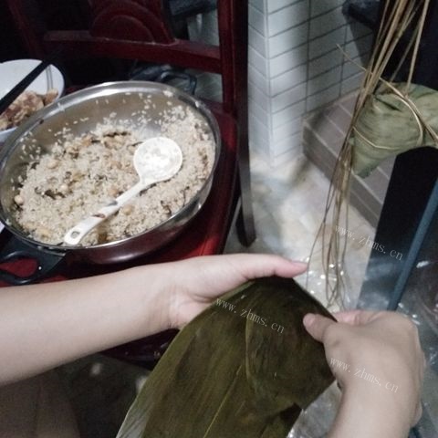 好吃的四角粽做法图解7)