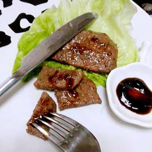 美味的黑胡椒牛排