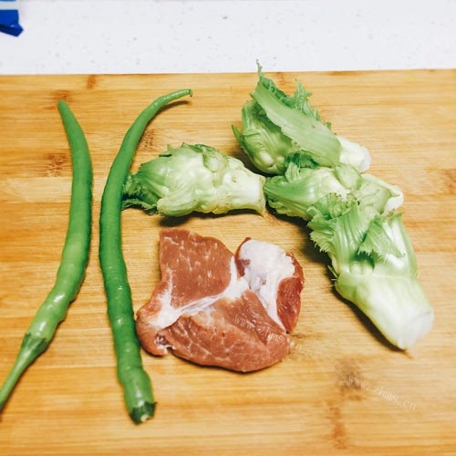 儿菜炒肉做法图解1)