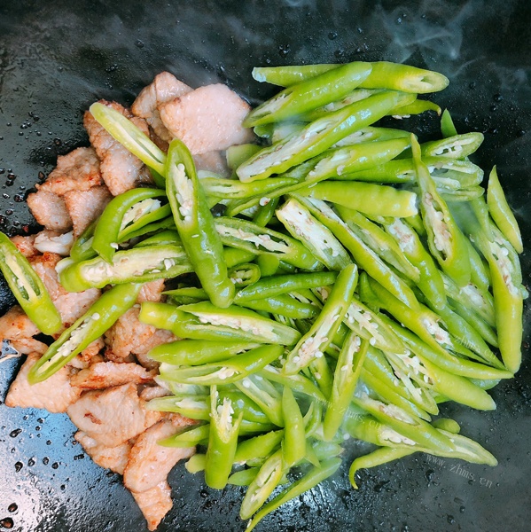 辣椒炒肉做法图解7)