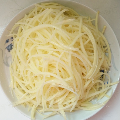 辣椒炒土豆丝做法图解2)