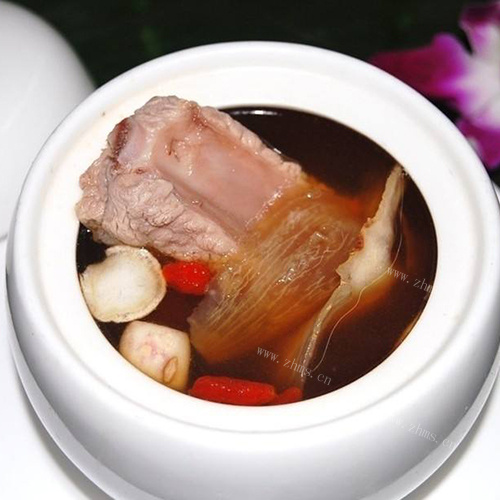 好喝的山楂莲叶排骨汤