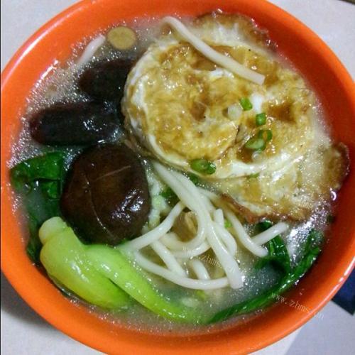 自己做的香菇鸡蛋面