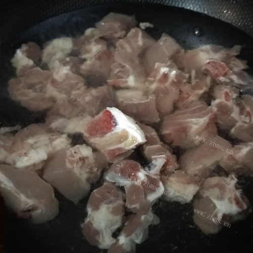 土豆烧排骨做法图解1)