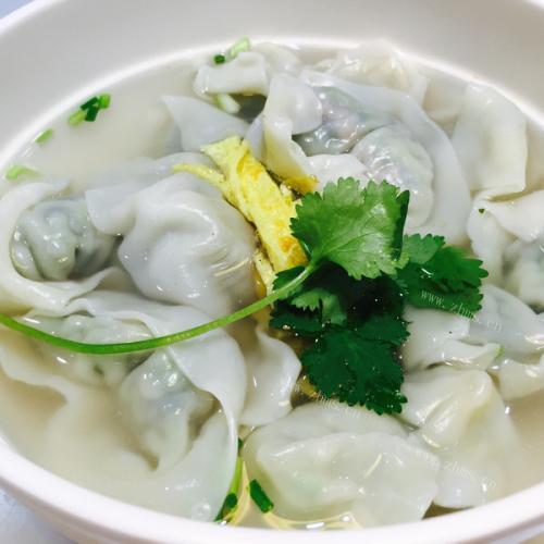 香味四溢的菜肉大馄饨
