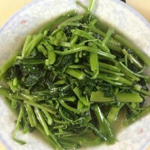 色泽不错的蒜茸空心菜