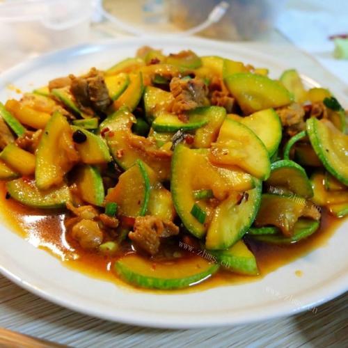 家常菜西葫芦炒肉片