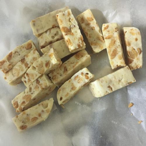 色泽不错的花生牛轧糖