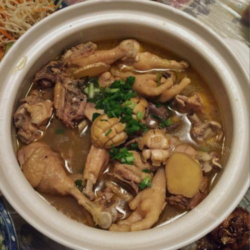 口感饱满的鲜鲍鱼焖鸡肉