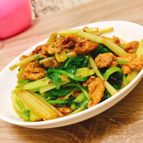 芹菜炒肉做法图解10)