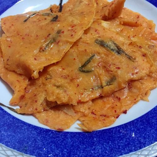 陶醉其中的韩式泡菜饼