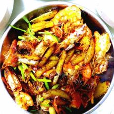 虾最简单最有滋味的吃法：芹香干锅虾