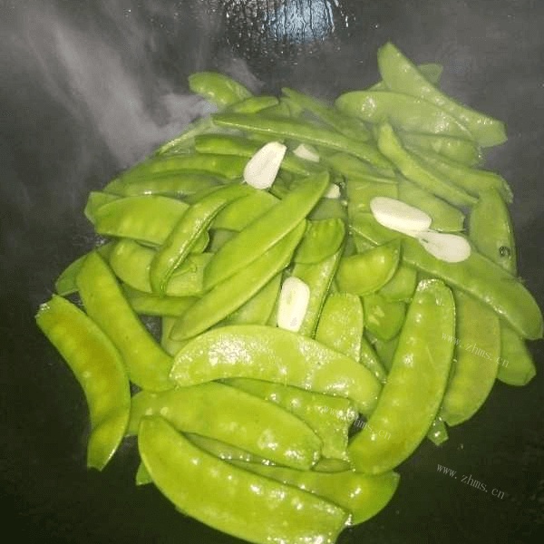 素炒荷兰豆做法图解4)