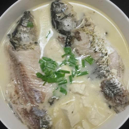 滋补的鲫鱼豆腐汤