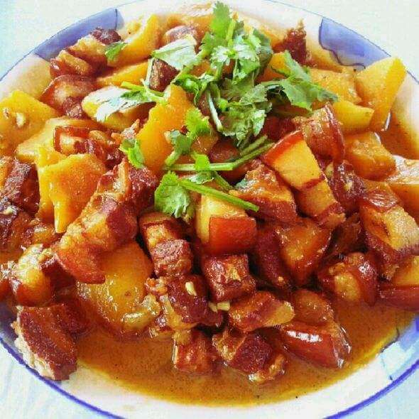 家常菜红烧肉炖土豆