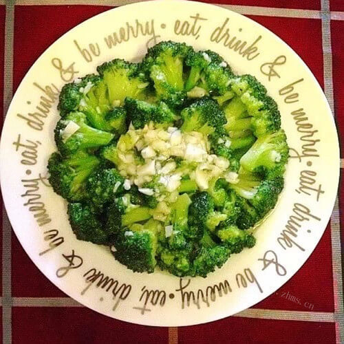 可口的蒜香西兰花