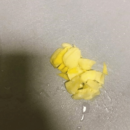 青椒炒腊肠做法图解3)