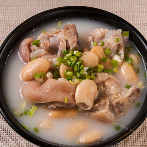 啦啦黄豆猪脚汤的做法